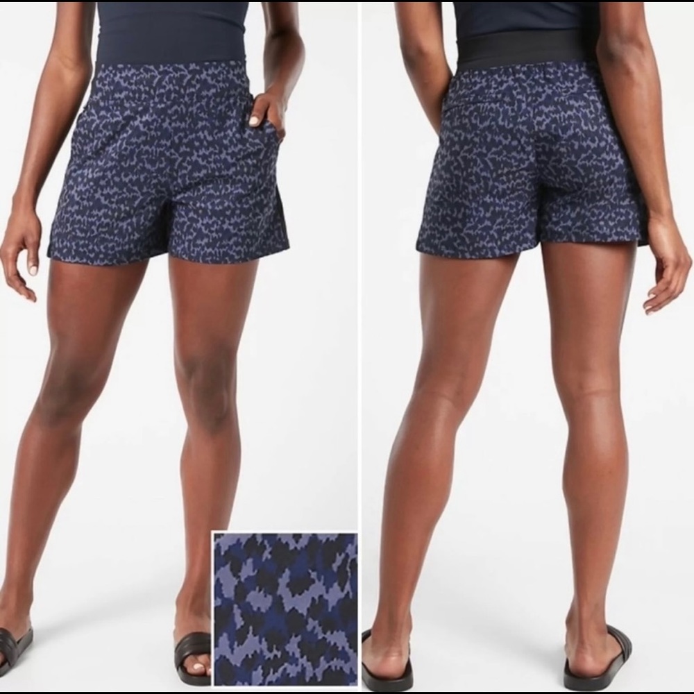 Athleta Brooklyn Printed Short in Allure Navy Size 6